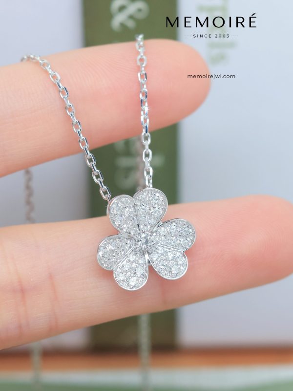 MEMOIRÉ 18K White Gold Full Diamond Flower Pendant Necklace