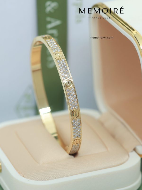MEMOIRÉ 18K Yellow Gold Full Diamond Love Bangle