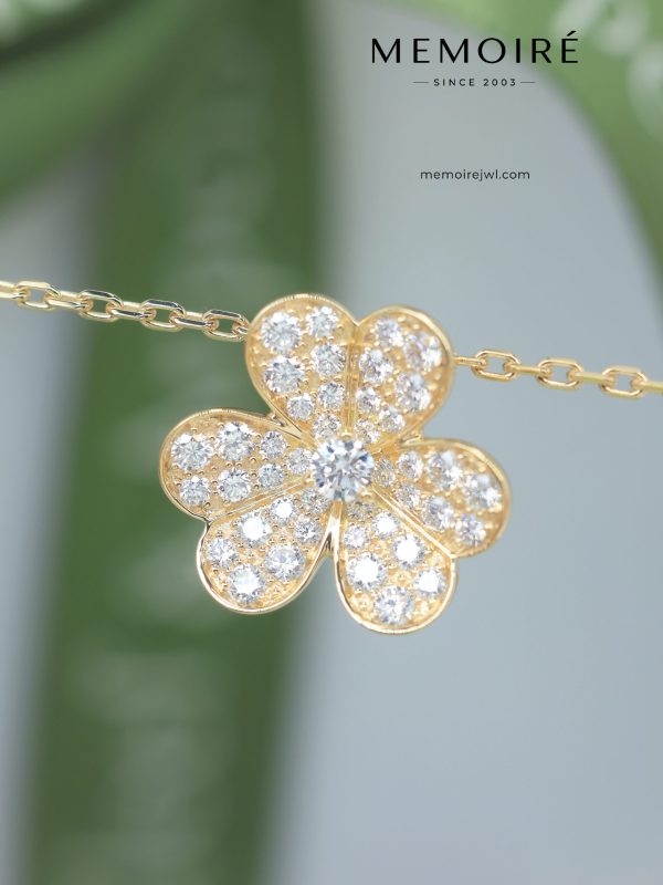 MEMOIRÉ 18K Yellow Gold Full Diamond Flower Pendant Necklace