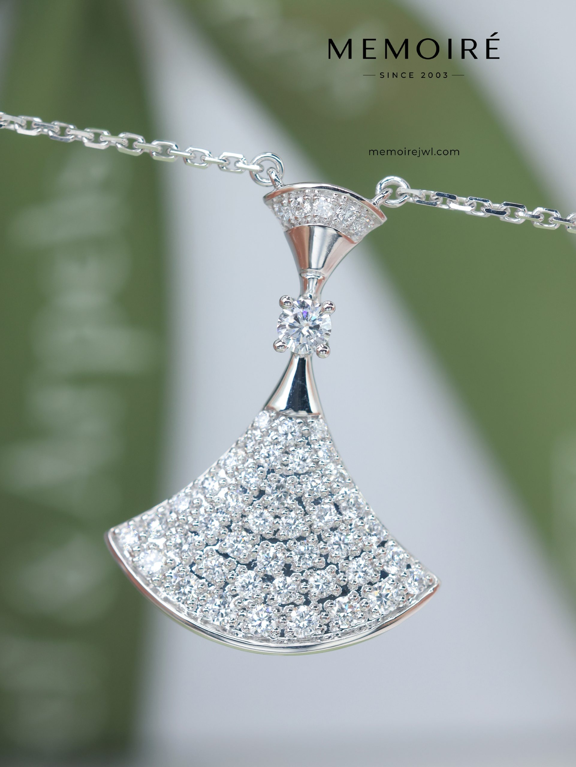MEMOIRÉ 18K White Gold Full Diamond Fan Pendant Necklace