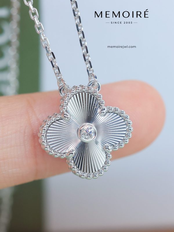 MEMOIRÉ 18K White Gold Guilloché Clover Pendant Necklace