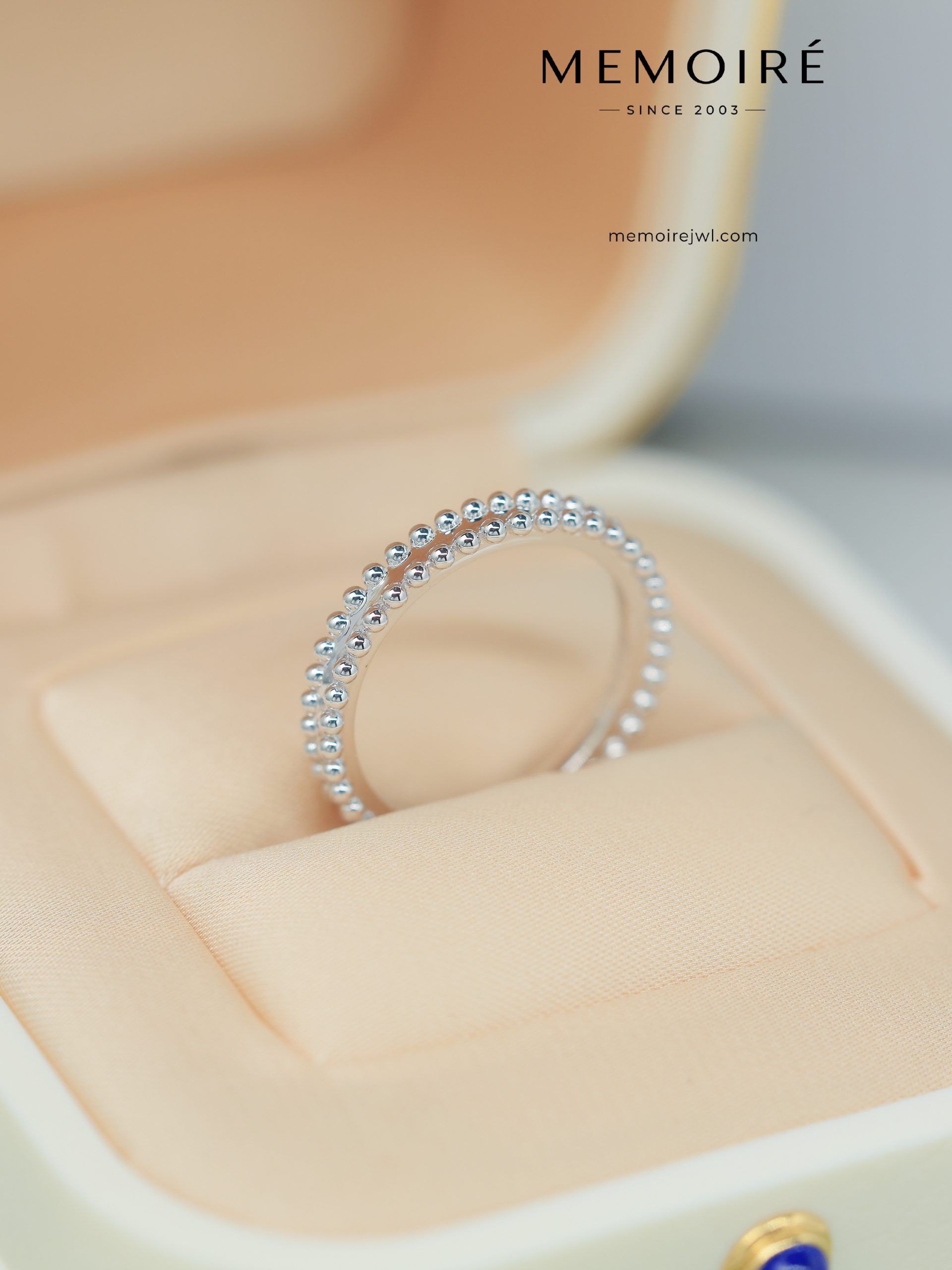 MEMOIRÉ 18K White Gold Beaded Band Ring - Image 2