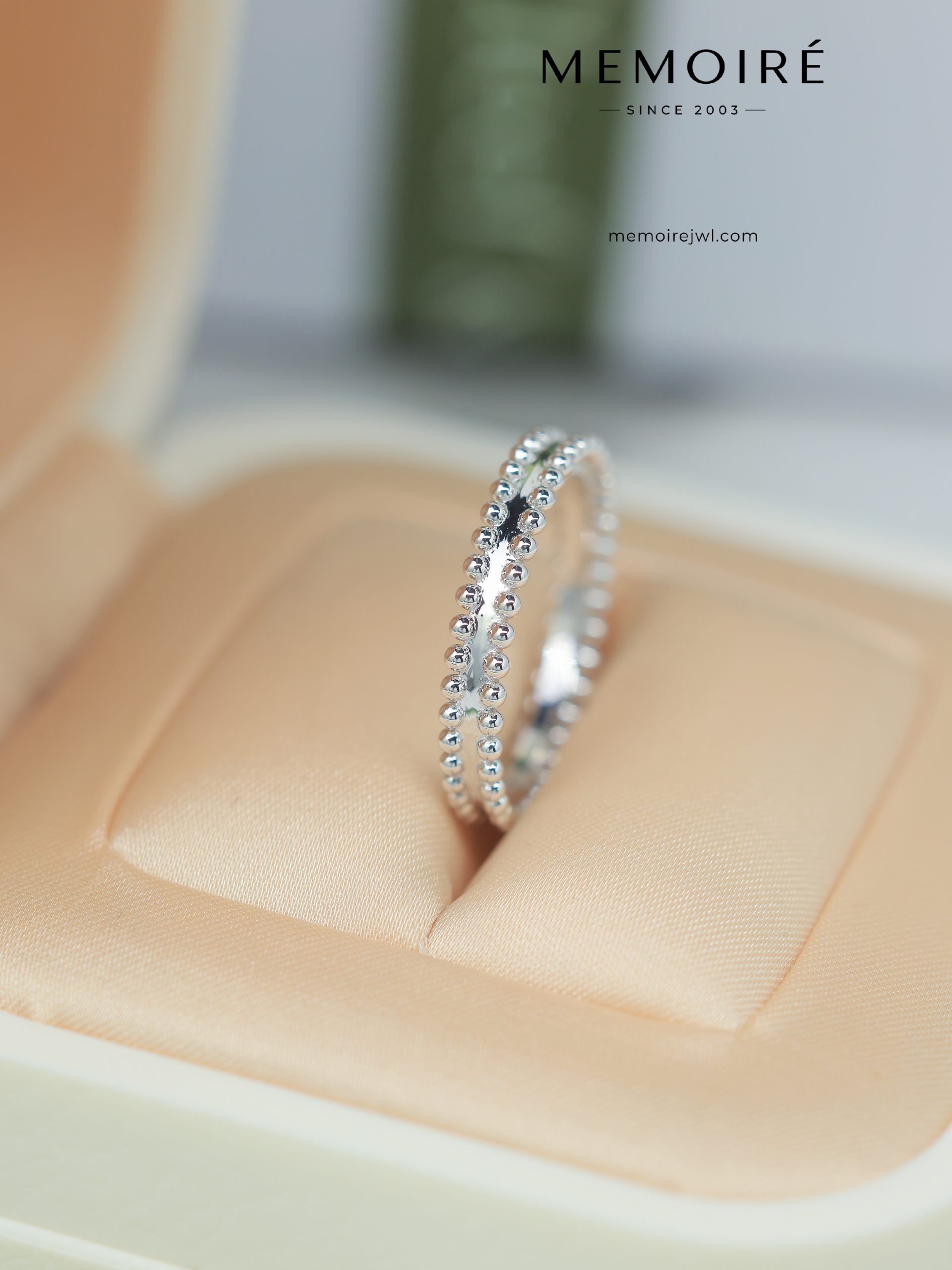 MEMOIRÉ 18K White Gold Beaded Band Ring - Image 4
