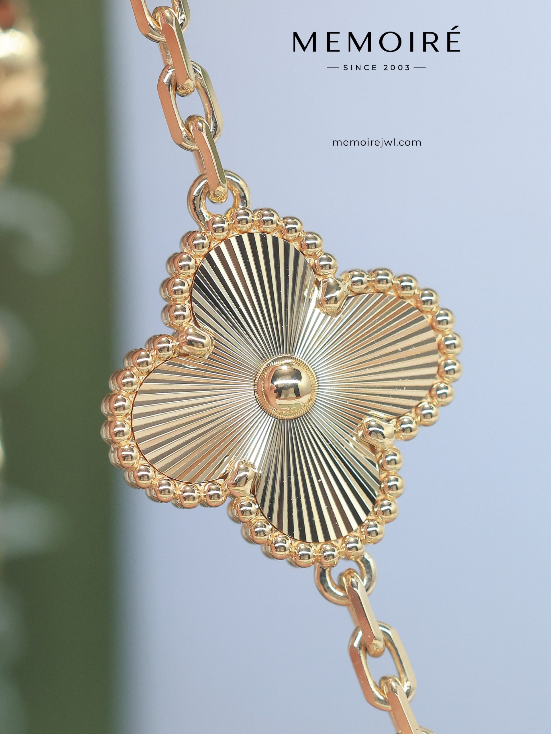 MEMOIRÉ 18K Yellow Gold Guilloché & Diamond Clover Bracelet - Image 5