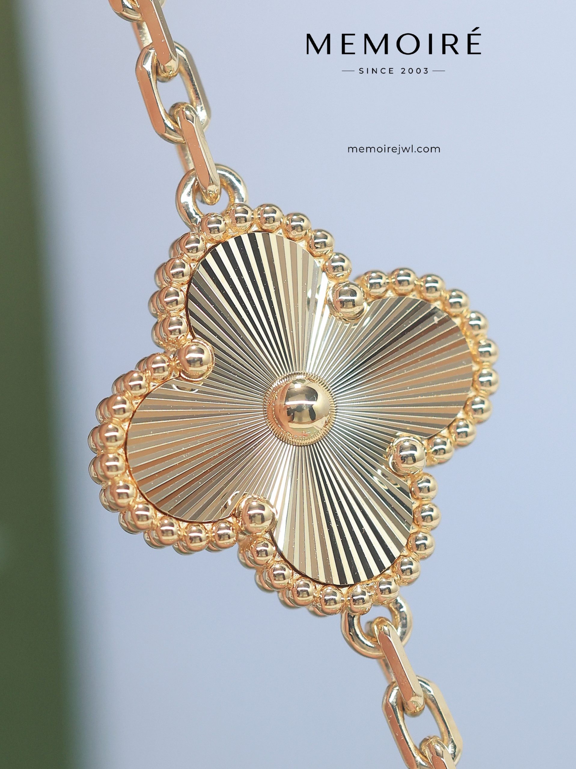 MEMOIRÉ 18K Yellow Gold Guilloché & Diamond Clover Bracelet - Image 4