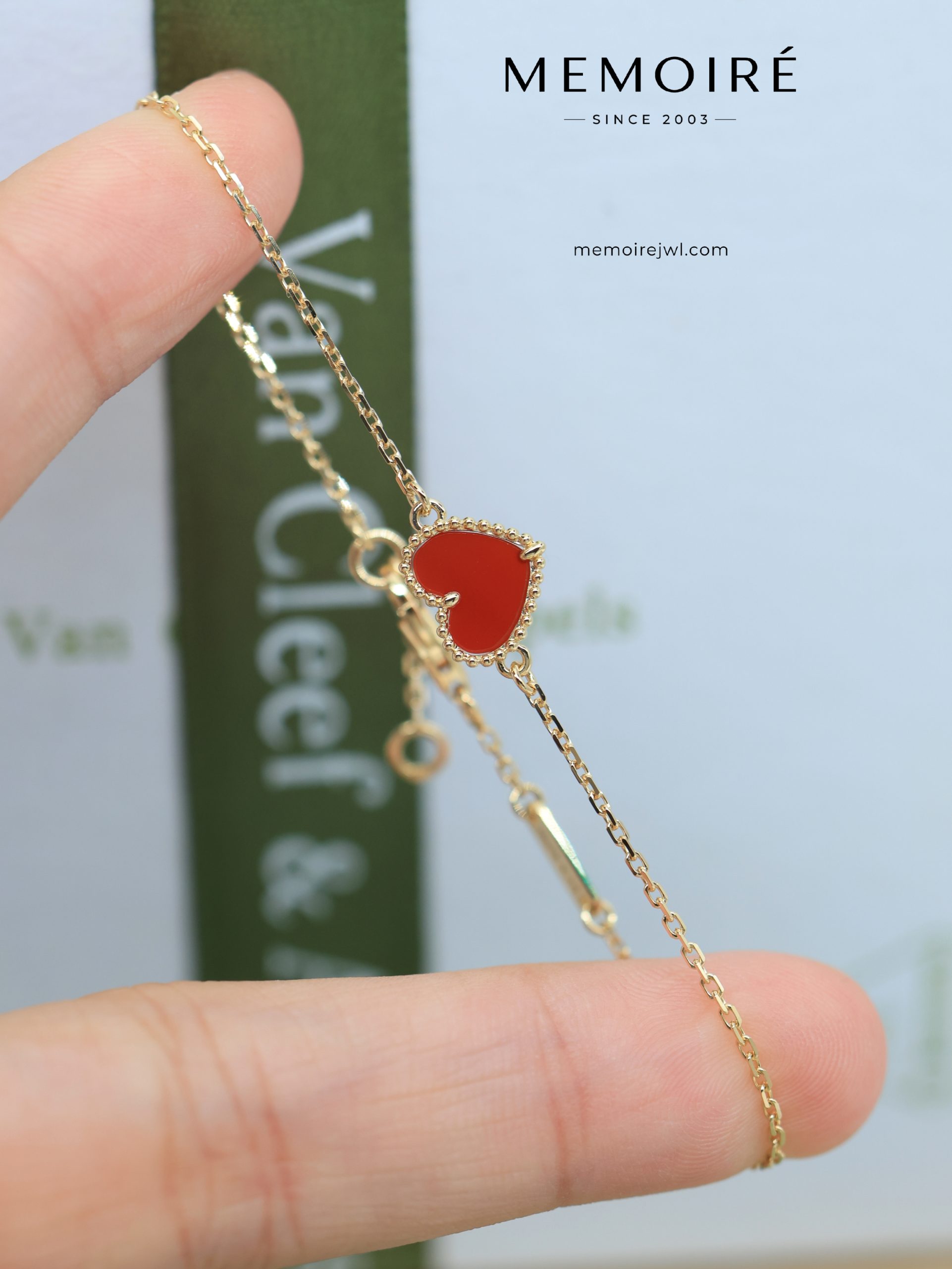 MEMOIRÉ 18K Yellow Gold Carnelian Heart Bracelet - Image 3