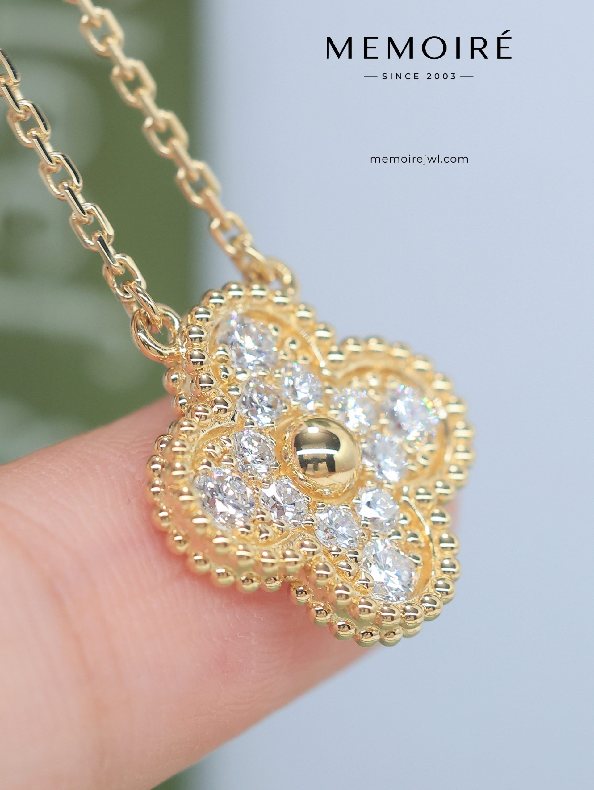 MEMOIRÉ 18K Yellow Gold Full Diamond Clover Pendant Necklace - Image 4