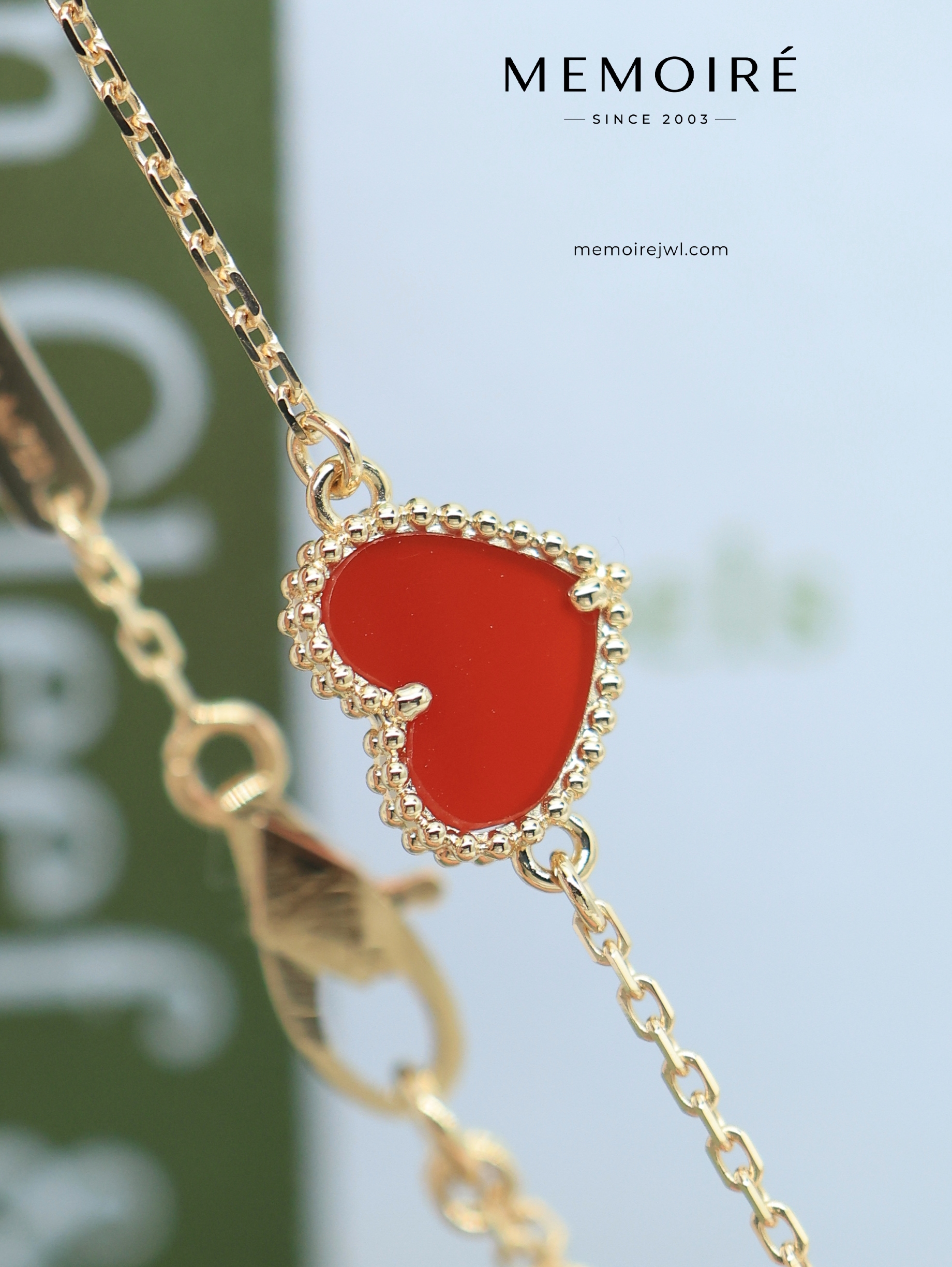 MEMOIRÉ 18K Yellow Gold Carnelian Heart Bracelet - Image 4
