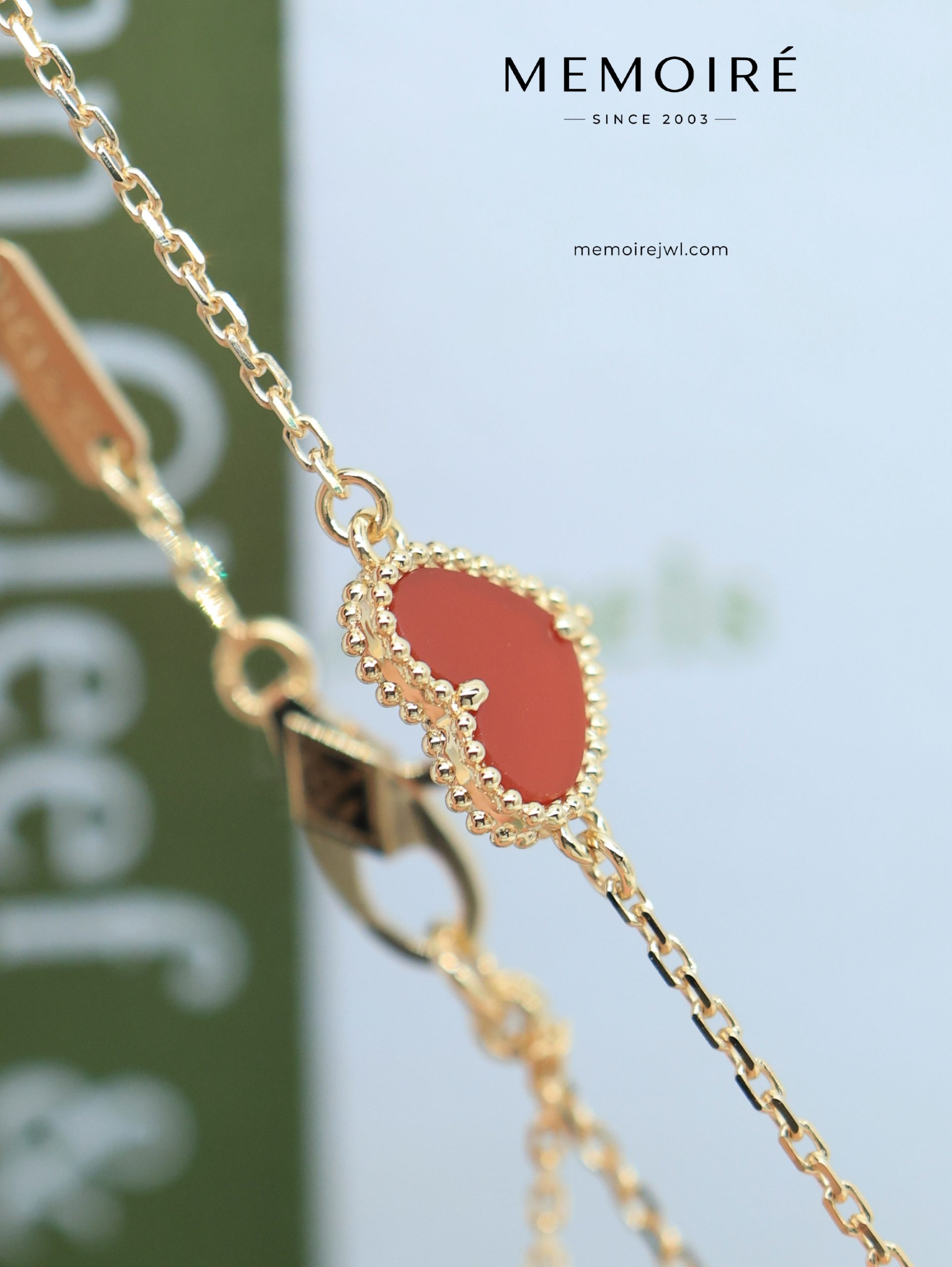 MEMOIRÉ 18K Yellow Gold Carnelian Heart Bracelet - Image 5