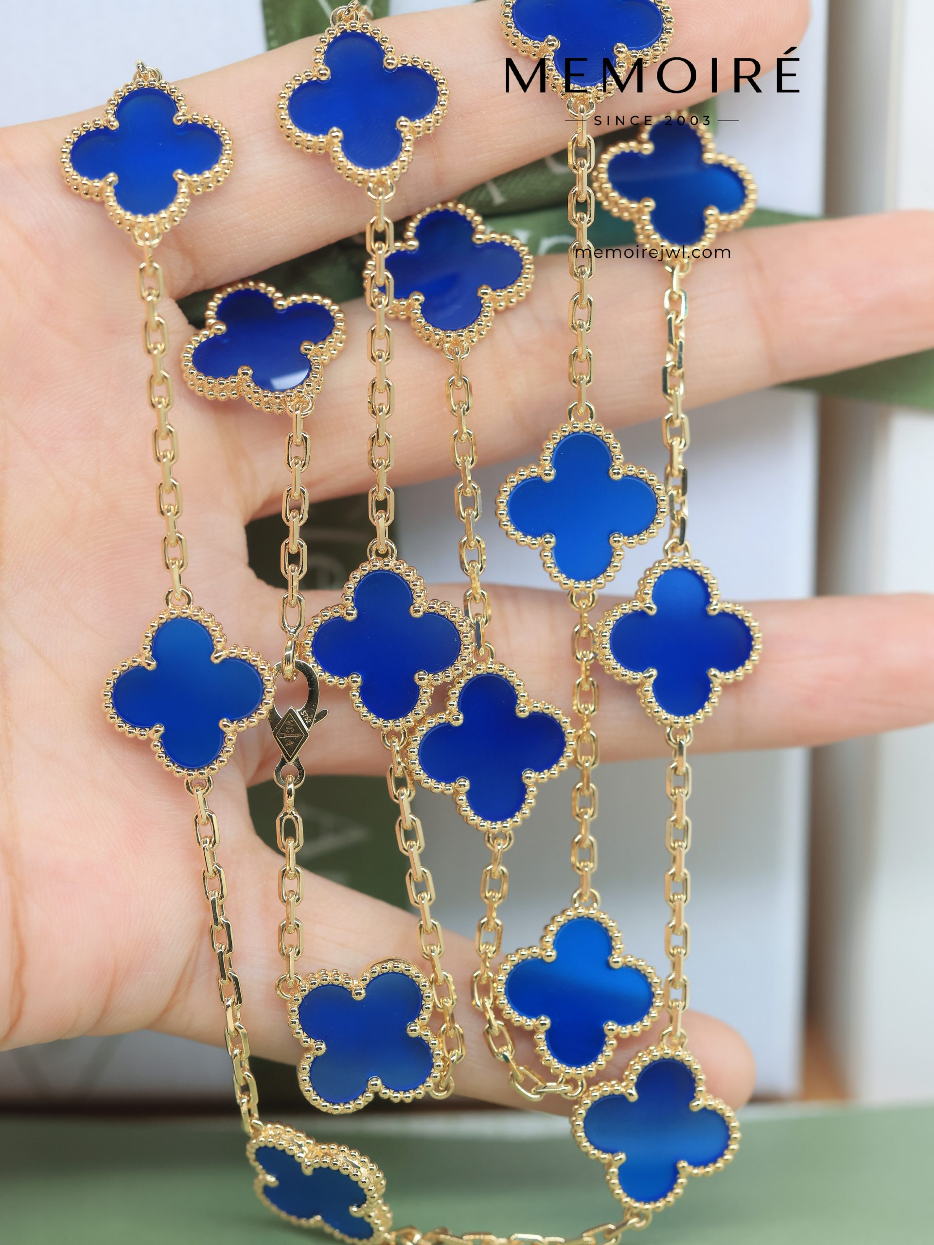 MEMOIRÉ 18K Yellow Gold Blue Agate Clover Bracelet