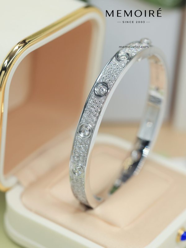 MEMOIRÉ 18K White Gold Full Diamond Love Bangle