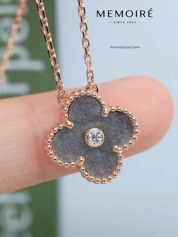 MEMOIRÉ 18K Rose Gold Gray Agate Clover Pendant Necklace