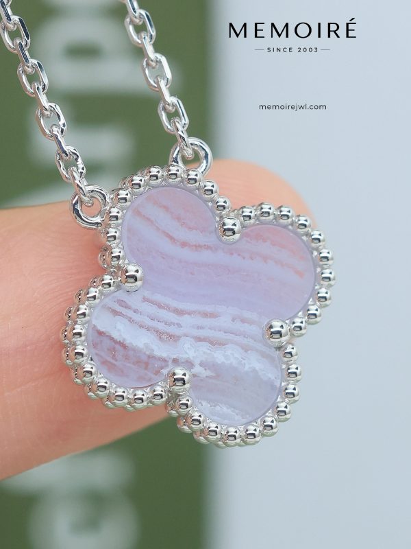 MEMOIRÉ 18K White Gold Purple Lace Agate Clover Pendant Necklace