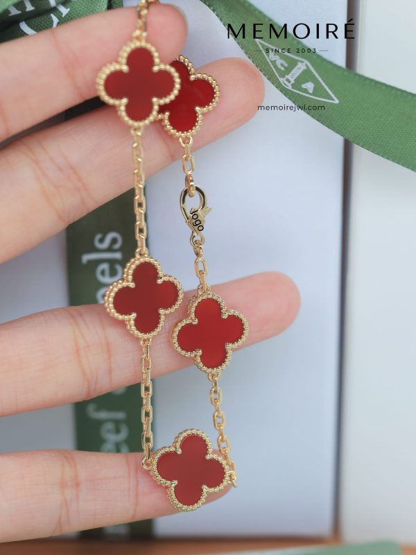 MEMOIRÉ 18K Yellow Gold Carnelian Clover Bracelet