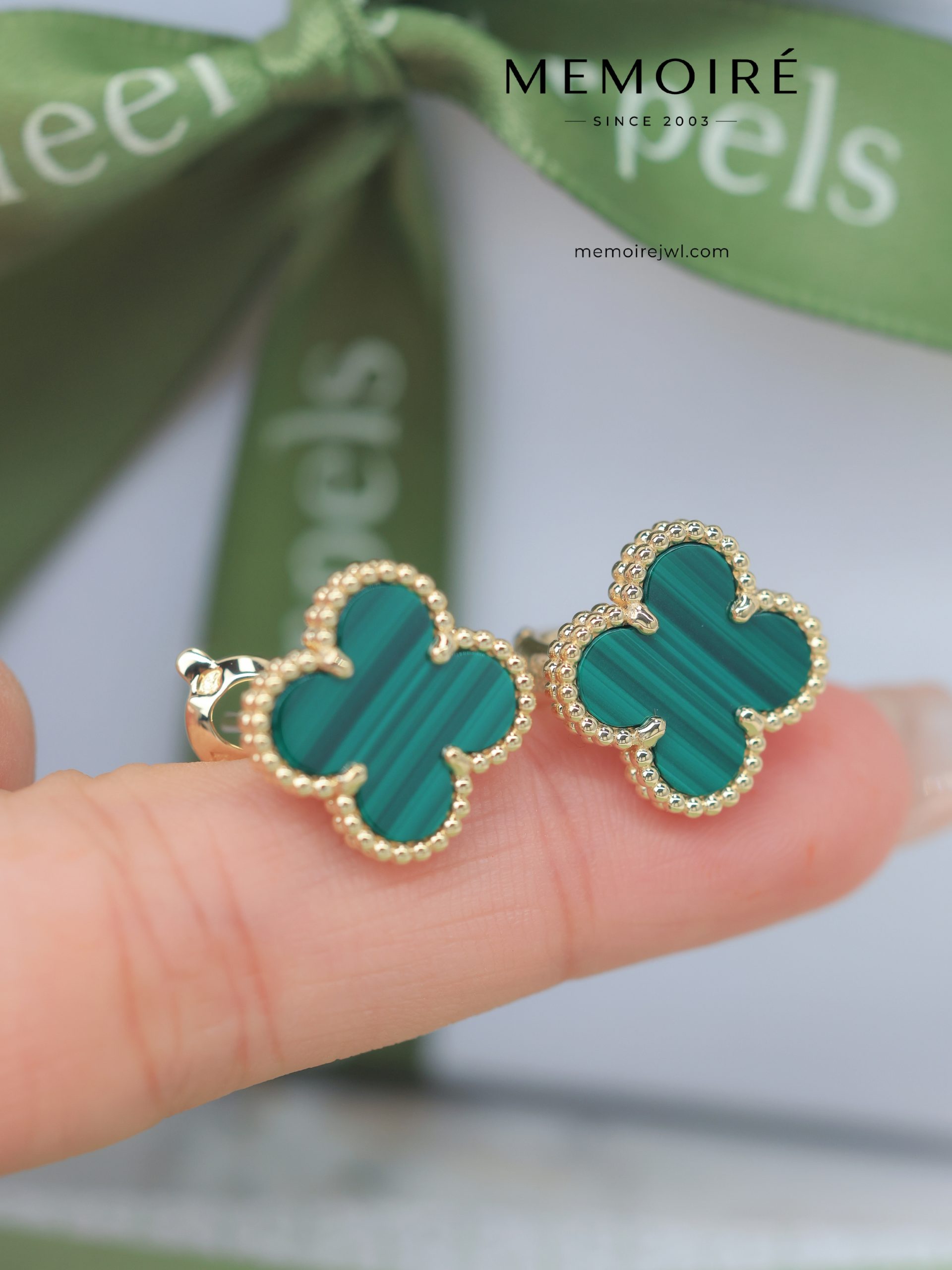 MEMOIRÉ 18K Yellow Gold Malachite Clover Stud Earrings - Image 3