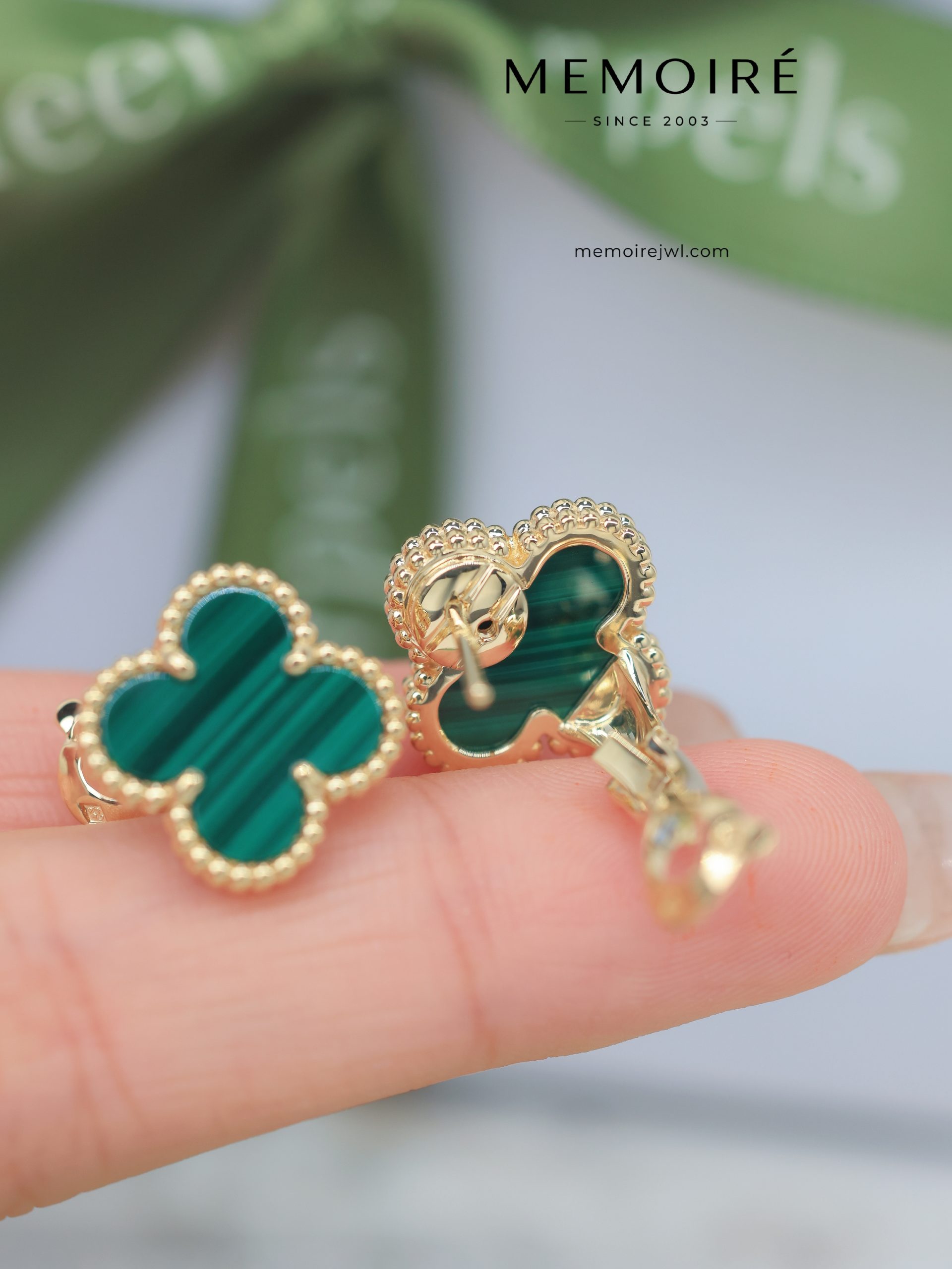 MEMOIRÉ 18K Yellow Gold Malachite Clover Stud Earrings - Image 5
