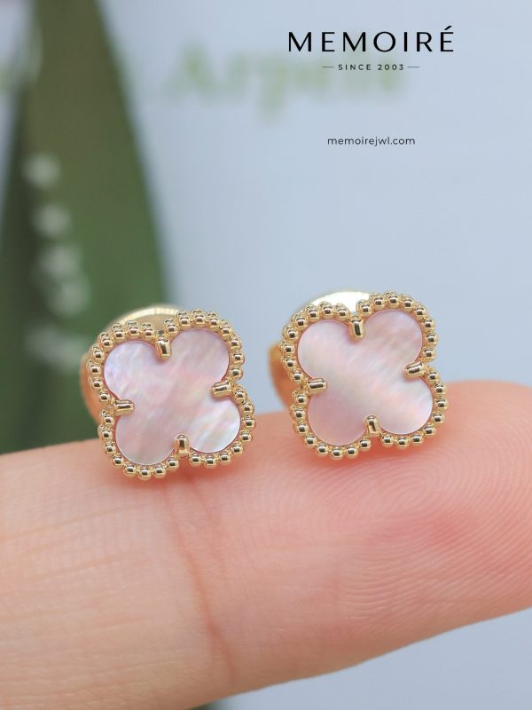 MEMOIRÉ 18K Yellow Gold Pink Mother-of-Pearl Clover Stud Earrings