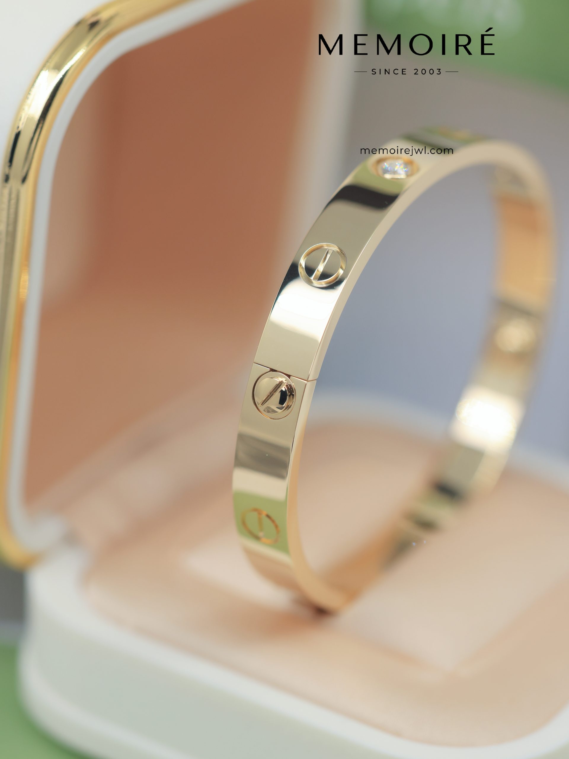 MEMOIRÉ 18K Yellow Gold Diamond Love Bangle - Image 4