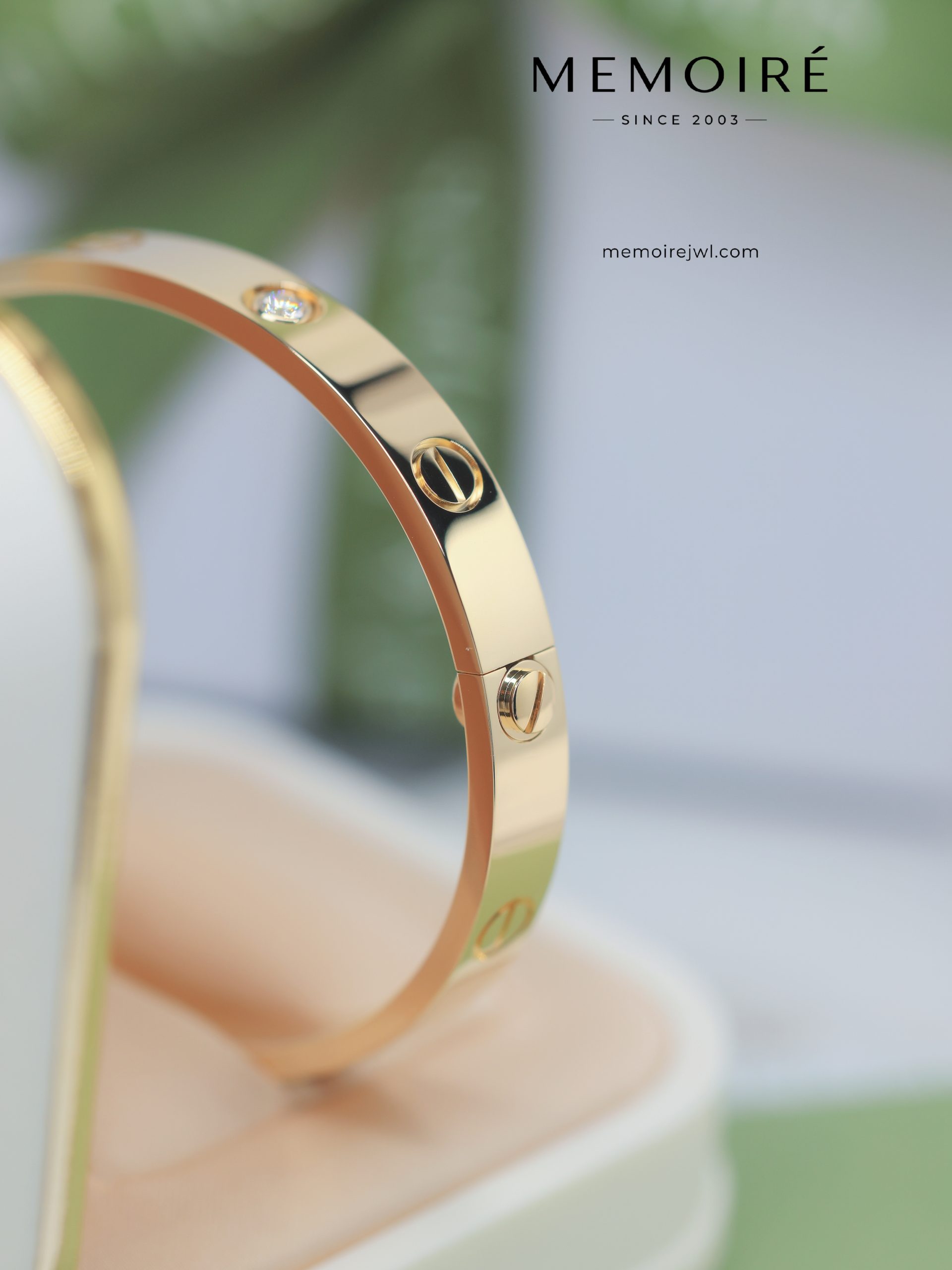 MEMOIRÉ 18K Yellow Gold Diamond Love Bangle - Image 5