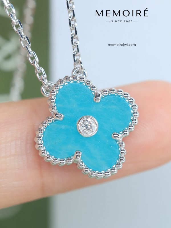 MEMOIRÉ 18K White Gold Turquoise Clover Pendant Necklace