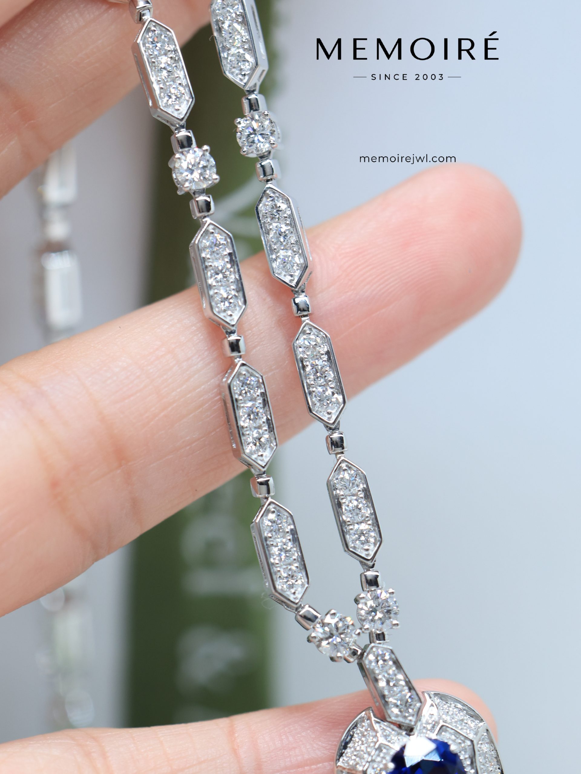 MEMOIRÉ 18K White Gold Sapphire Snake Pendant Necklace - Image 4