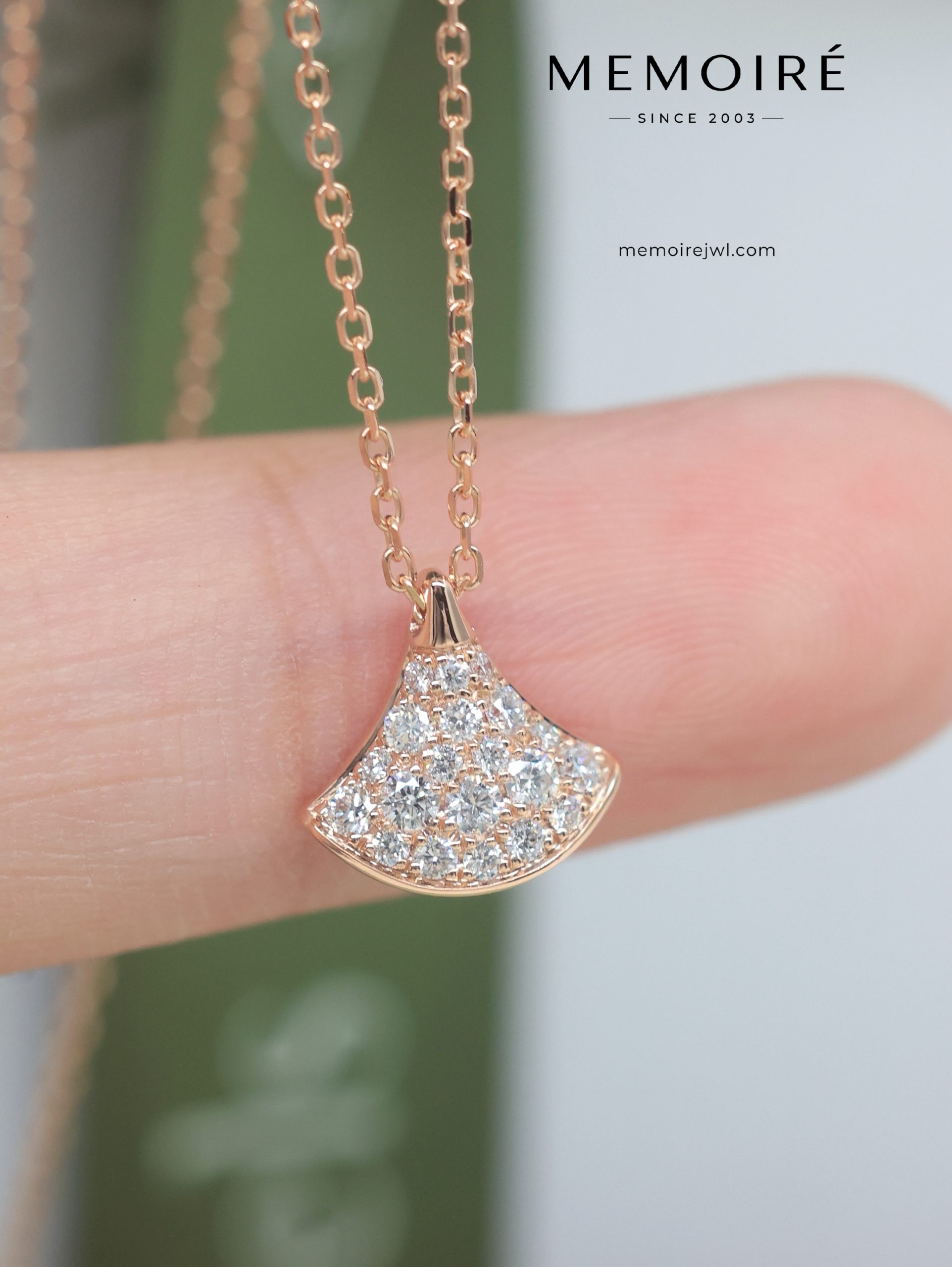 MEMOIRÉ 18K Rose Gold Full Diamond Fan Pendant Necklace
