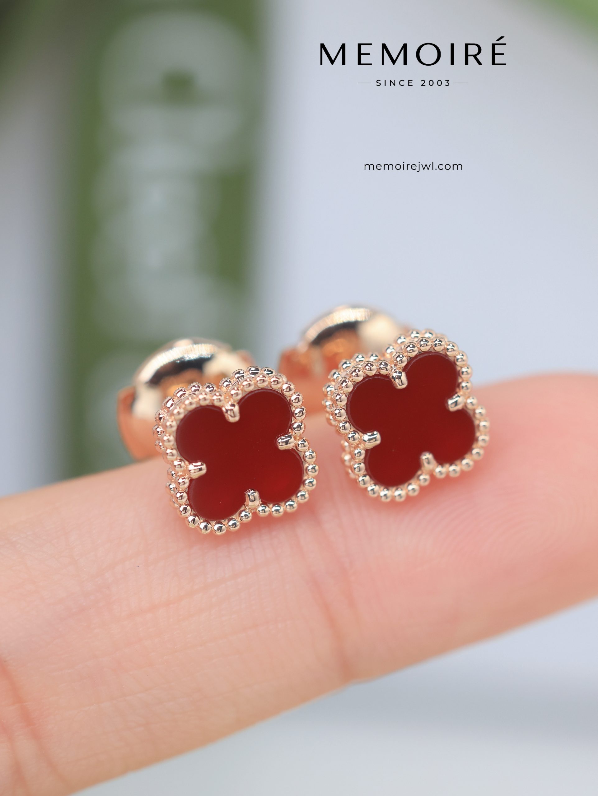 MEMOIRÉ 18K Rose Gold Carnelian Clover Stud Earrings - Image 3