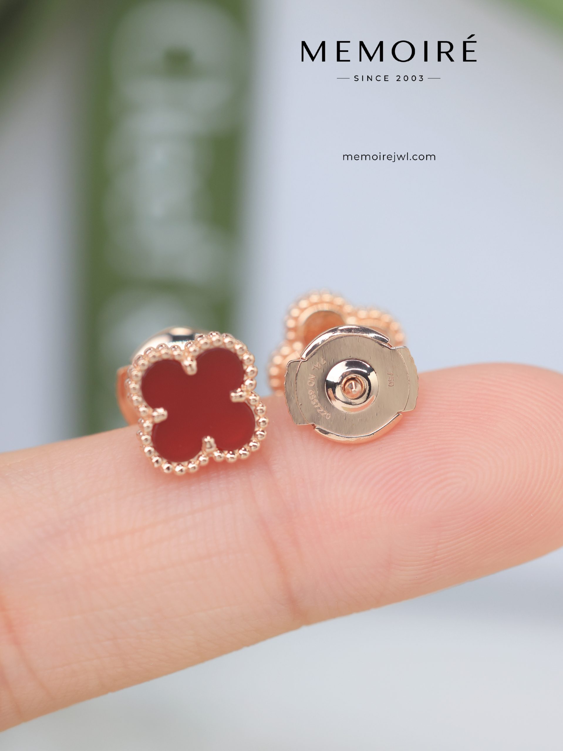 MEMOIRÉ 18K Rose Gold Carnelian Clover Stud Earrings - Image 4