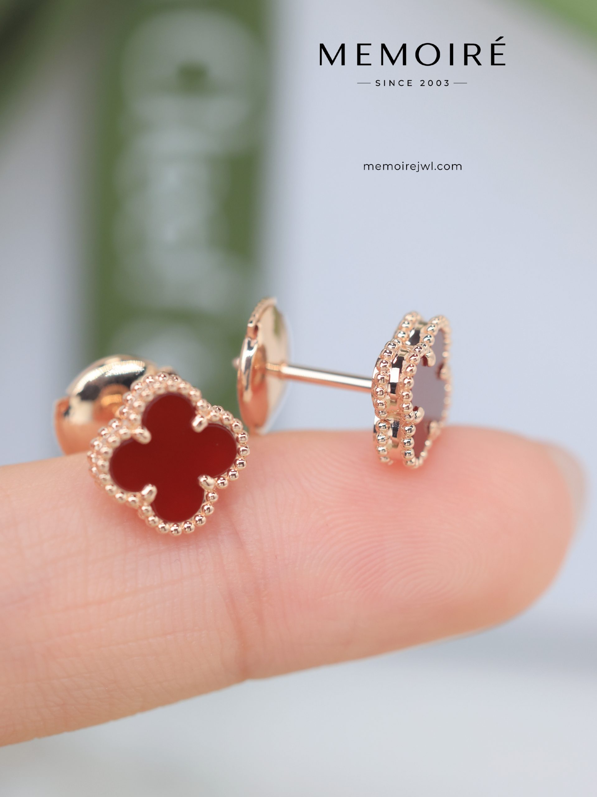 MEMOIRÉ 18K Rose Gold Carnelian Clover Stud Earrings - Image 5
