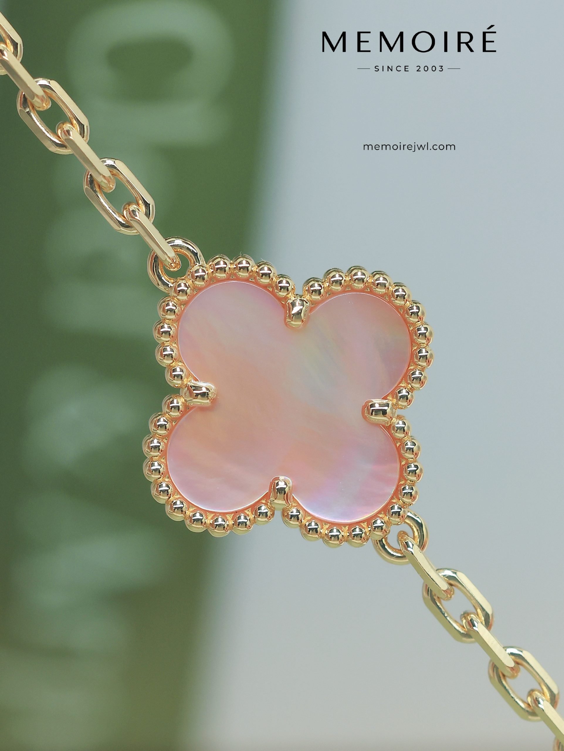 MEMOIRÉ 18K Yellow Gold Pink Mother-of-Pearl Clover Bracelet - Image 5