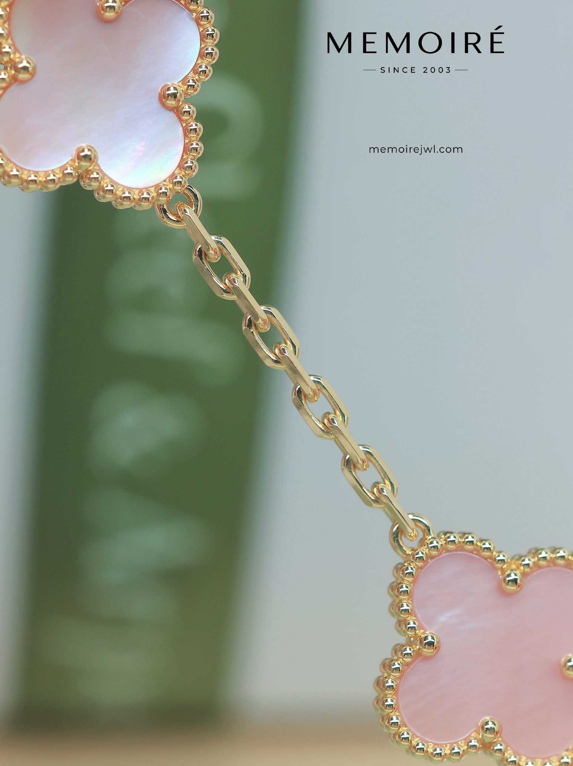 MEMOIRÉ 18K Yellow Gold Pink Mother-of-Pearl Clover Bracelet - Image 3