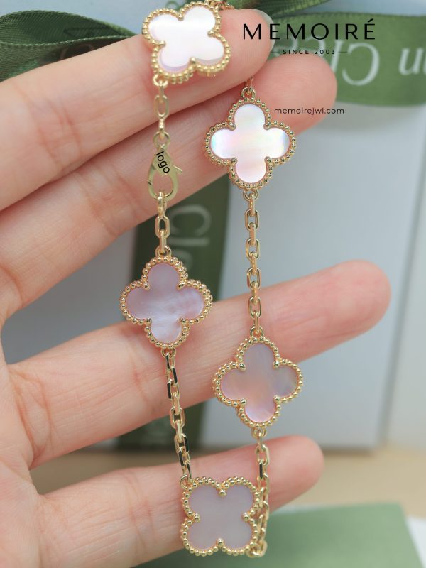 MEMOIRÉ 18K Yellow Gold Pink Mother-of-Pearl Clover Bracelet