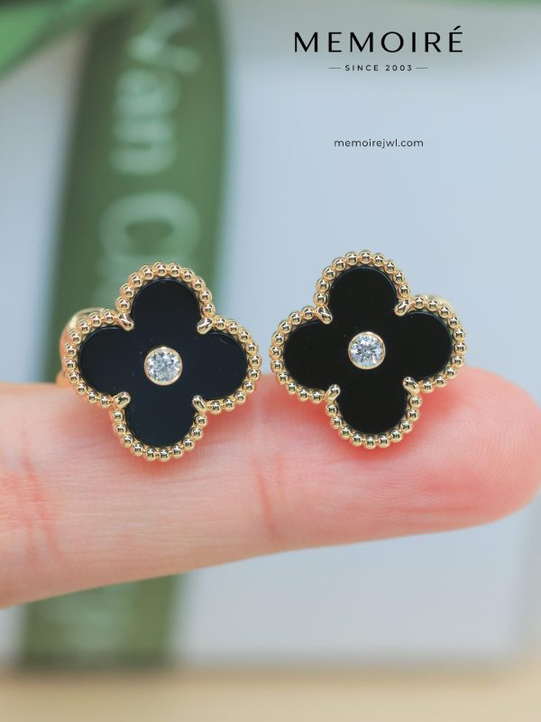 MEMOIRÉ 18K Yellow Gold Onyx & Diamond Clover Stud Earrings