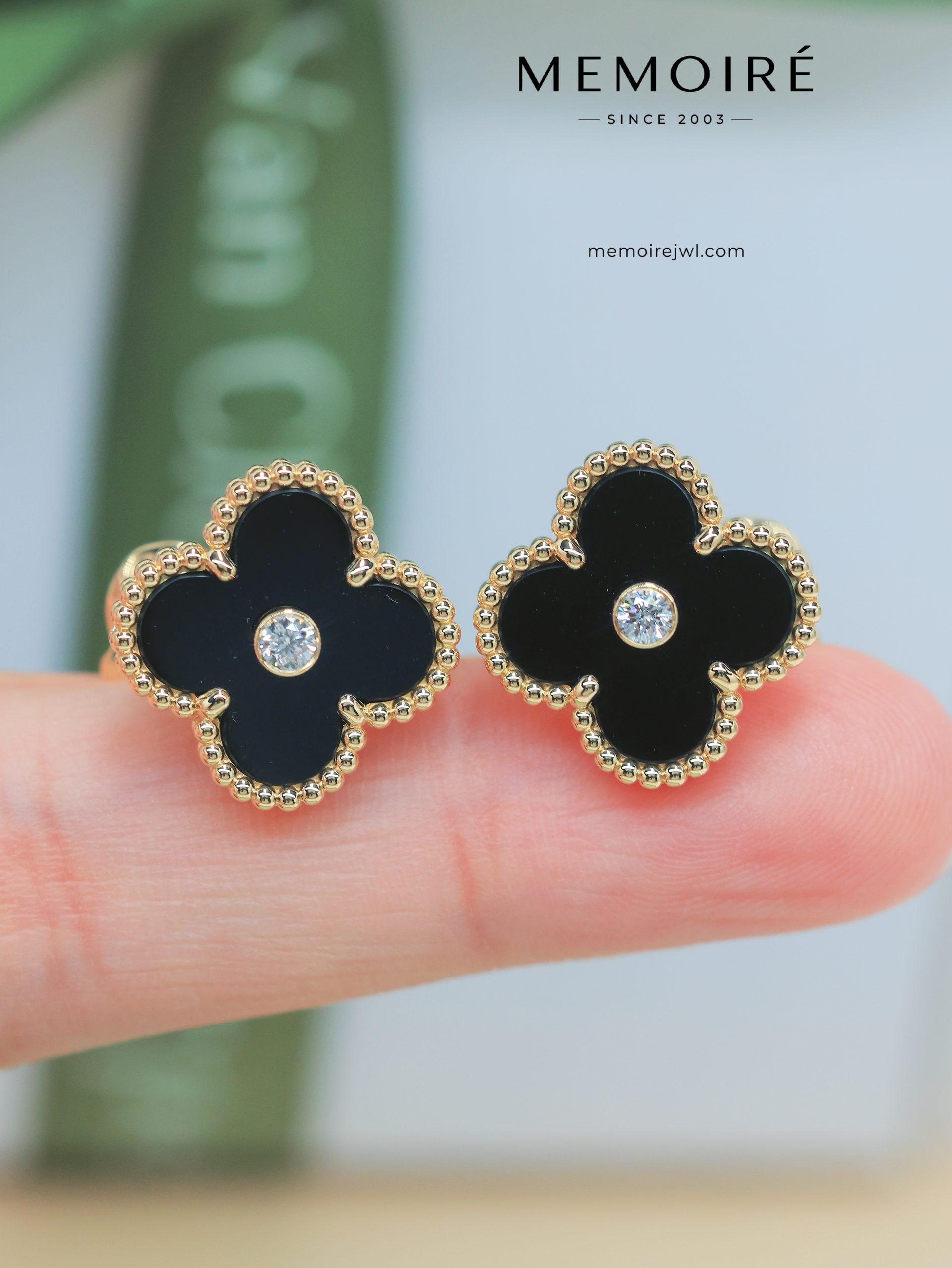 MEMOIRÉ 18K Yellow Gold Onyx & Diamond Clover Stud Earrings