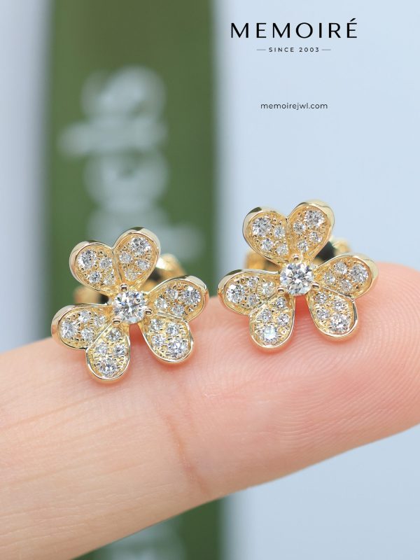 MEMOIRÉ 18K Yellow Gold Full Diamond Flower Stud Earrings