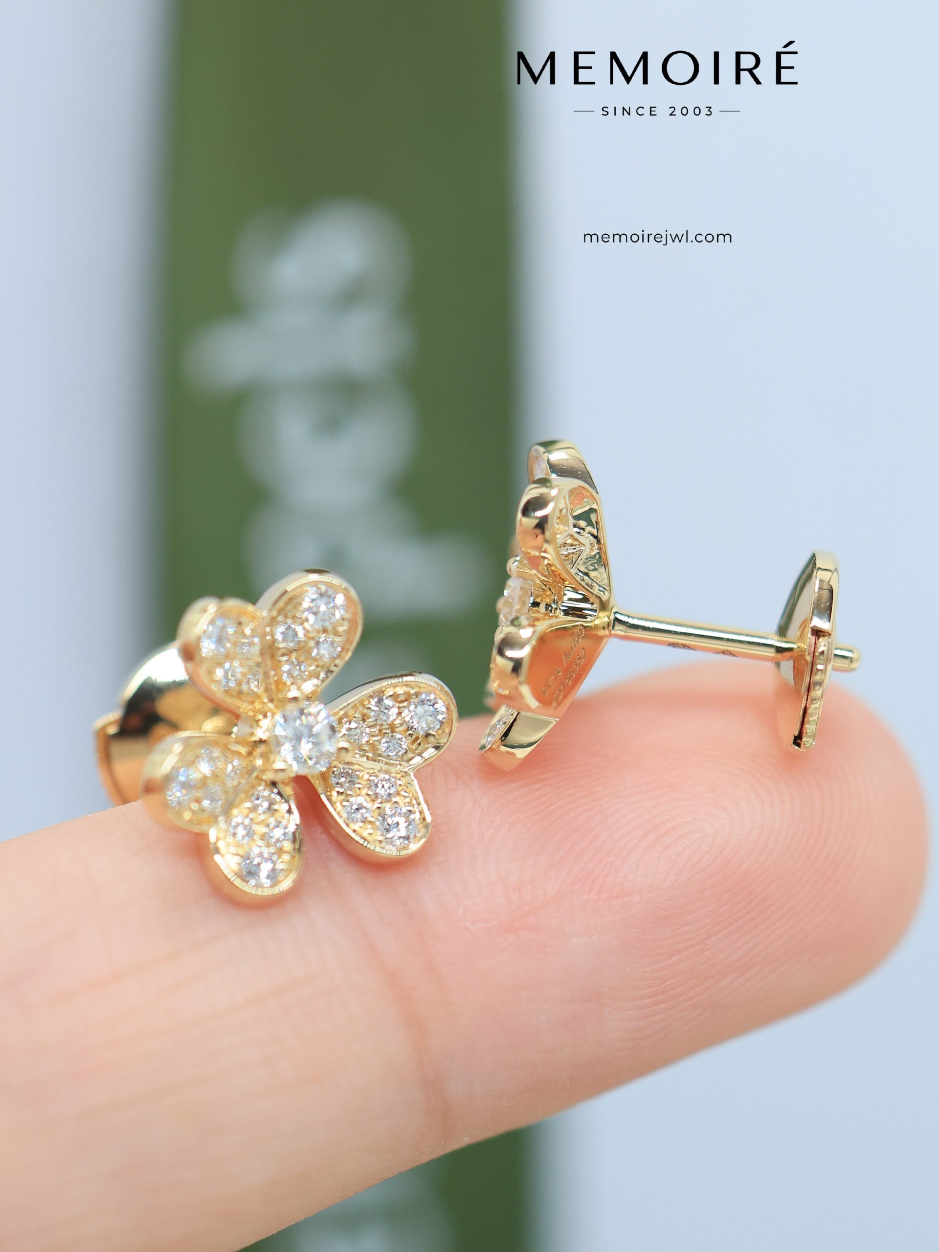 MEMOIRÉ 18K Yellow Gold Full Diamond Flower Stud Earrings - Image 5