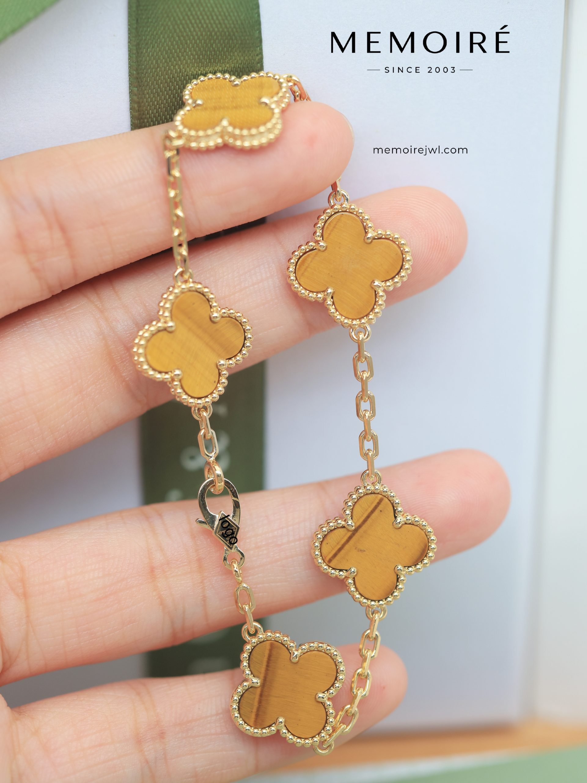 MEMOIRÉ 18K Yellow Gold Tiger's Eye Clover Bracelet