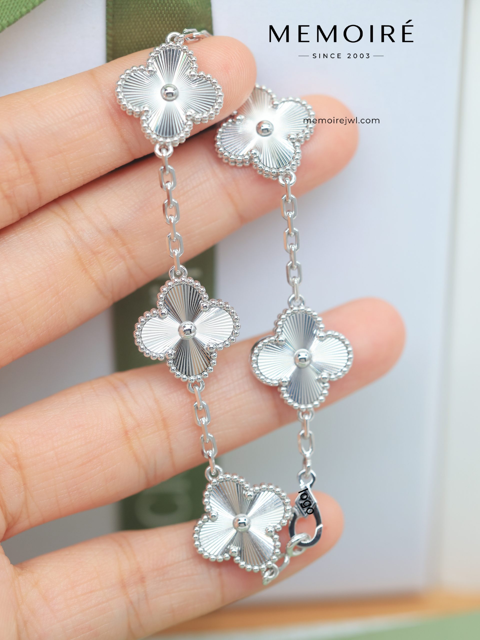 MEMOIRÉ 18K White Gold Guilloché Clover Bracelet