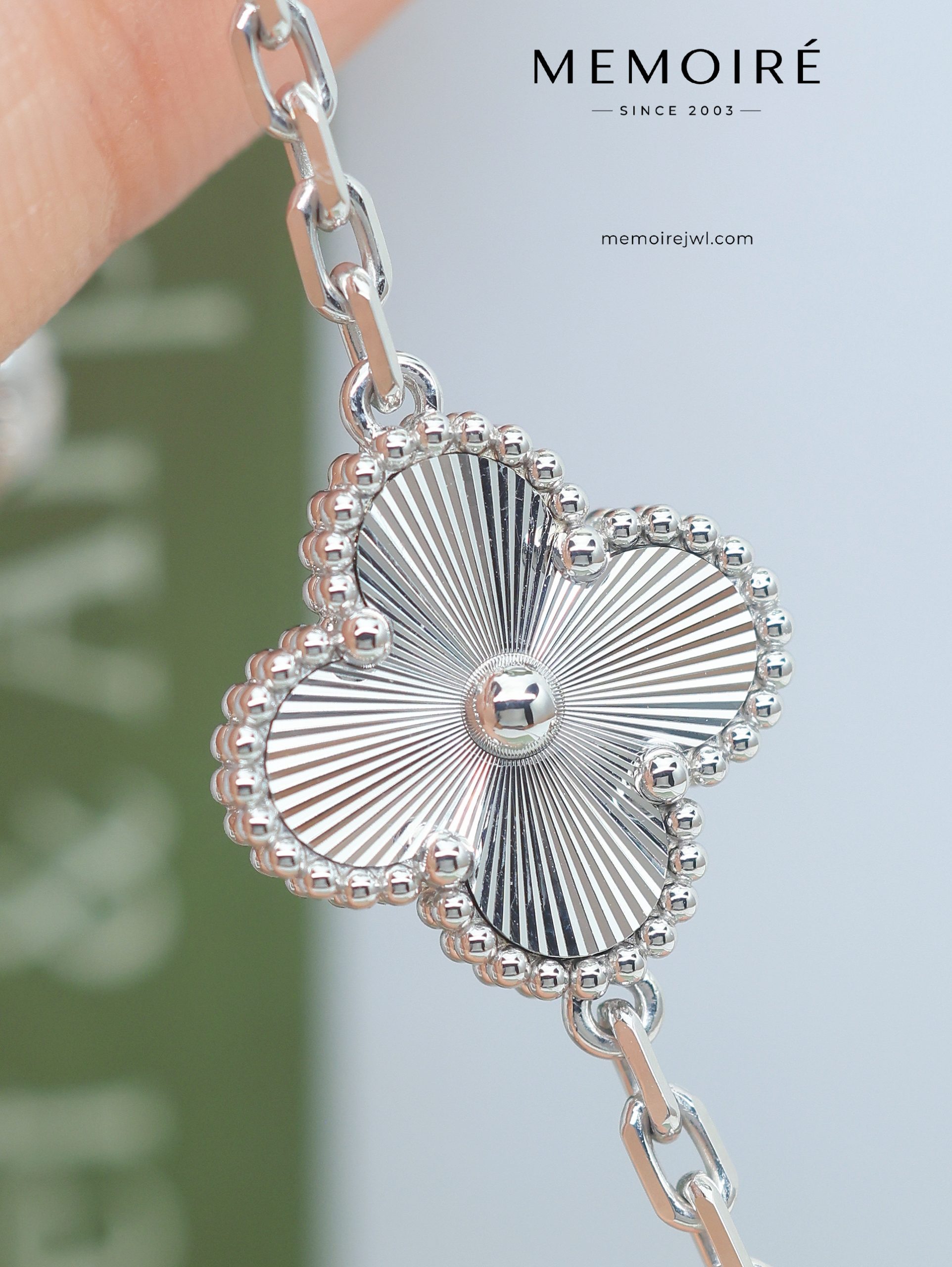 MEMOIRÉ 18K White Gold Guilloché Clover Bracelet - Image 3