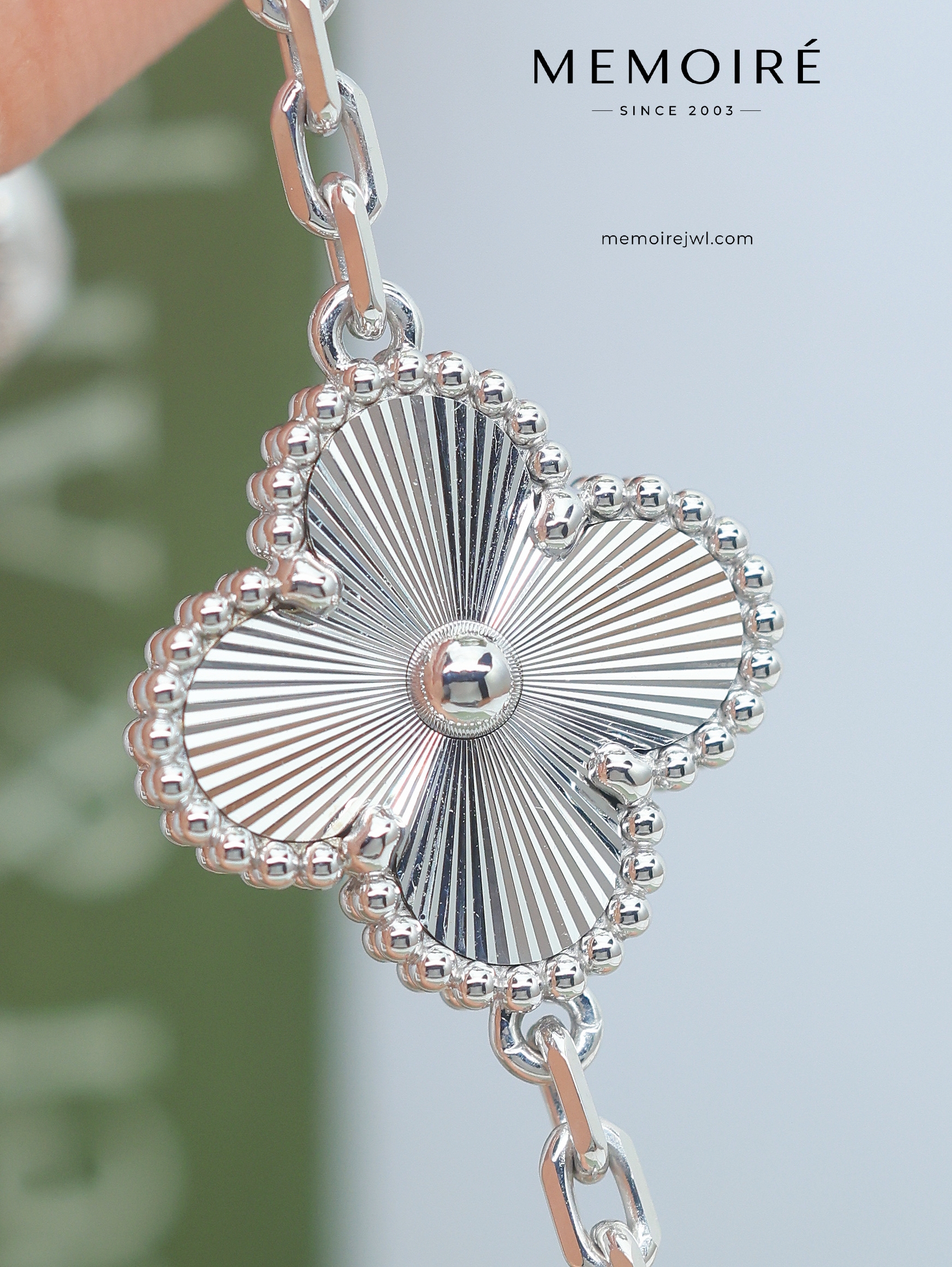 MEMOIRÉ 18K White Gold Guilloché Clover Bracelet - Image 4
