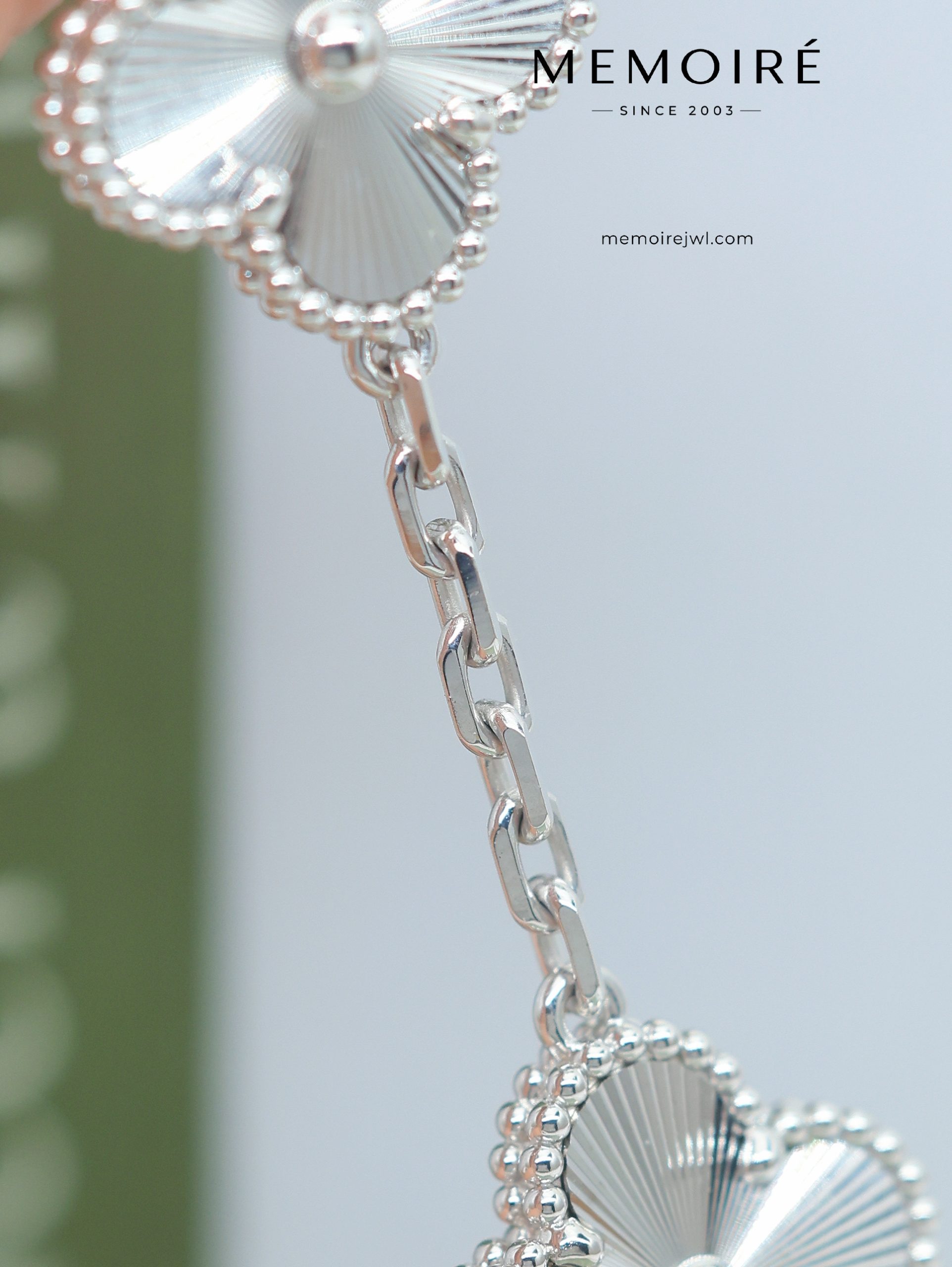 MEMOIRÉ 18K White Gold Guilloché Clover Bracelet - Image 3
