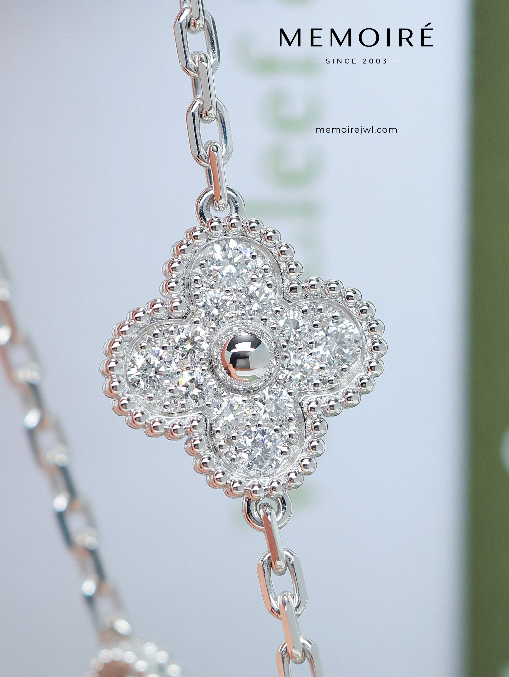 MEMOIRÉ 18K White Gold Guilloché Clover Bracelet