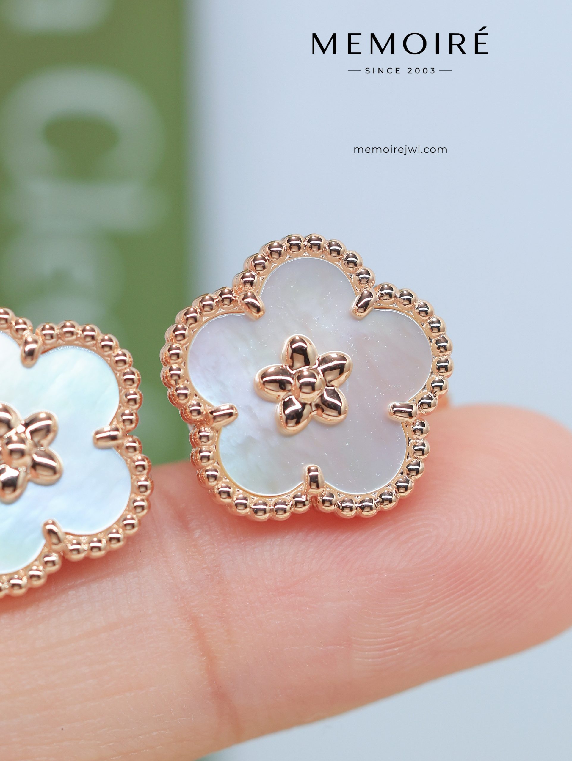 MEMOIRÉ 18K Rose Gold Mother-of-Pearl Clover Stud Earrings - Image 5
