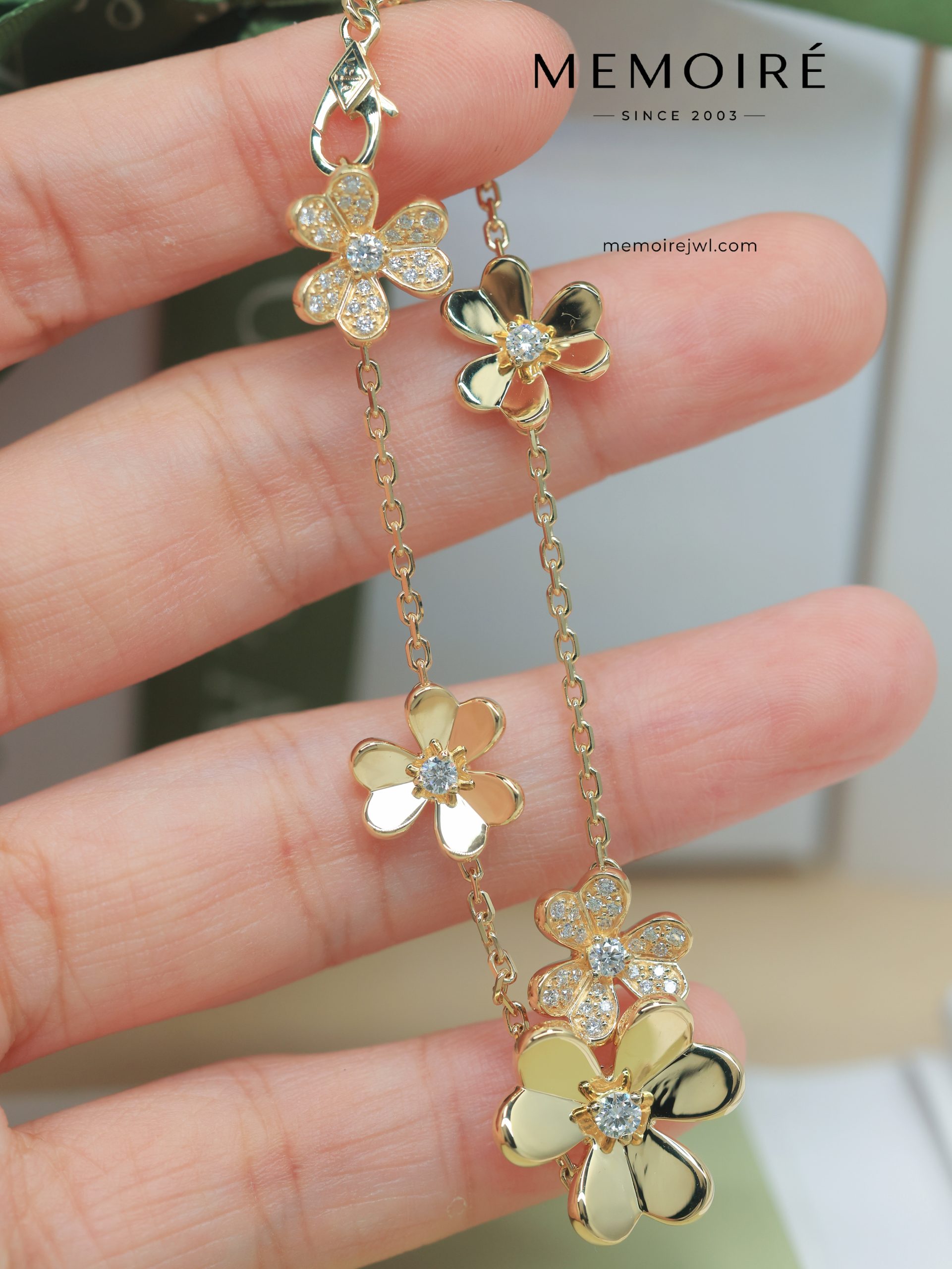 MEMOIRÉ 18K Yellow Gold Diamond Flower Charm Bracelet