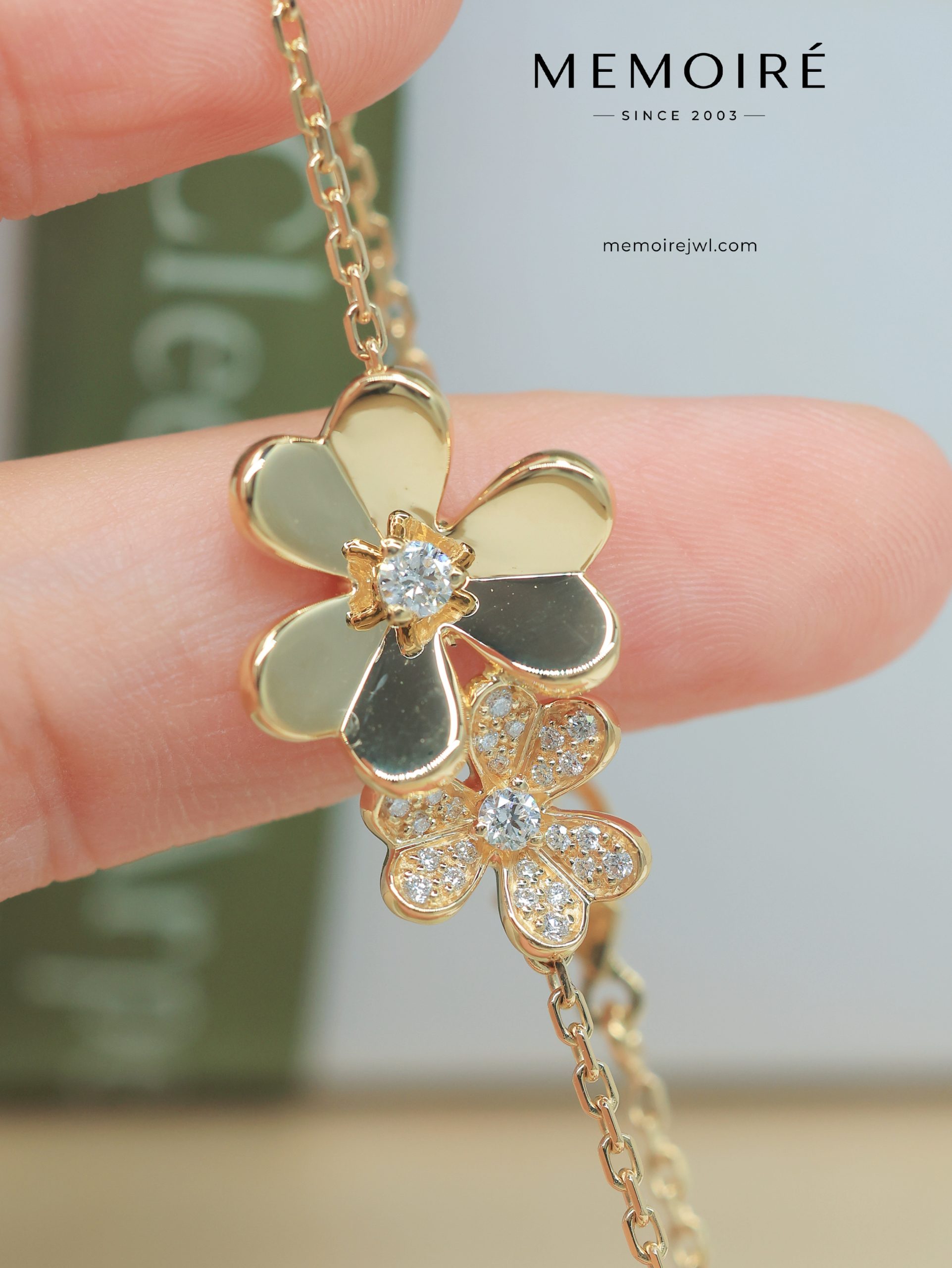 MEMOIRÉ 18K Yellow Gold Diamond Flower Charm Bracelet - Image 3