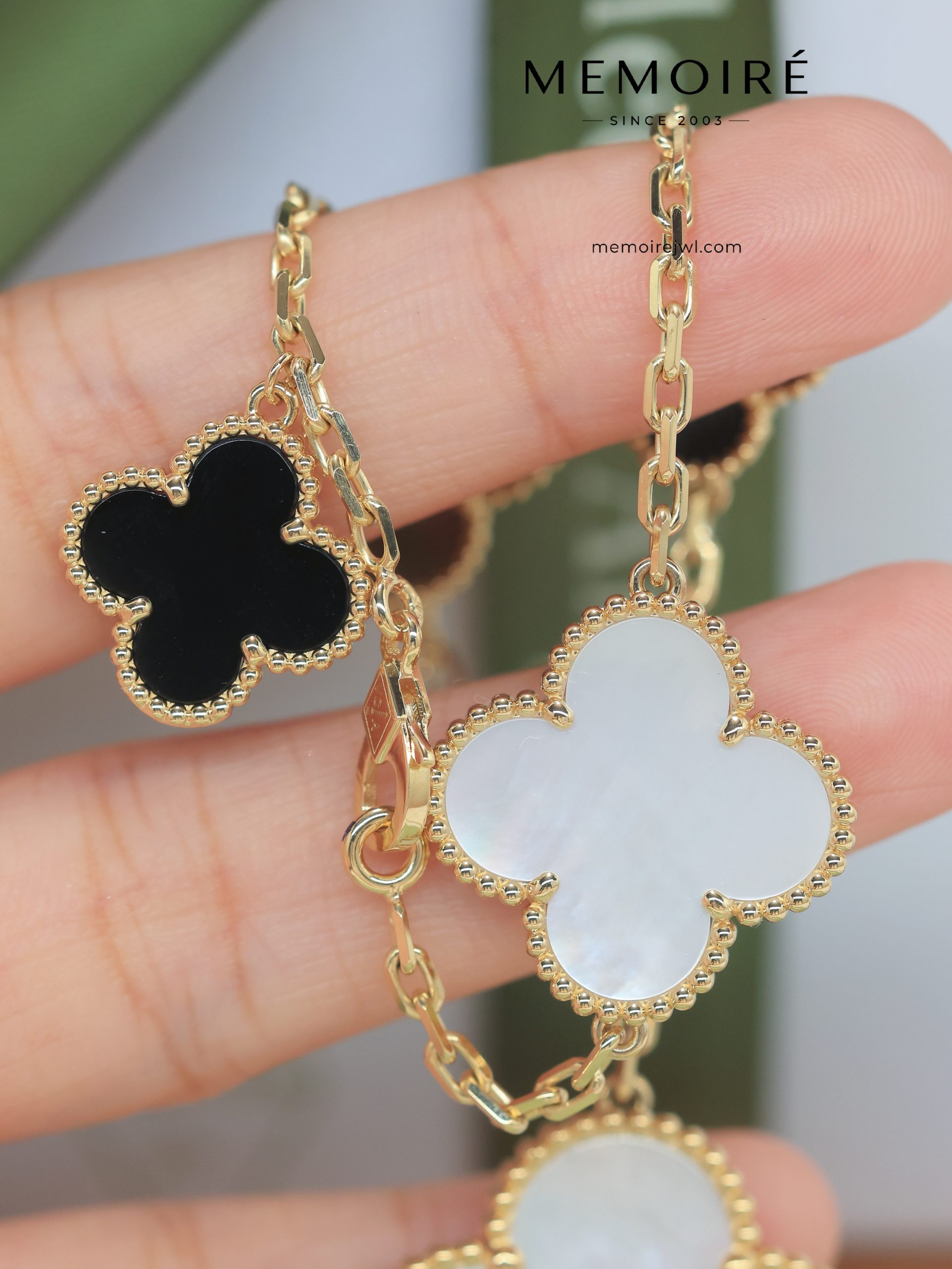 MEMOIRÉ 18K Yellow Gold Mixed-Stone Clover Bracelet - Image 4