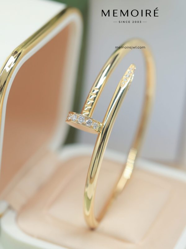 MEMOIRÉ 18K Yellow Gold Diamond Nail Cuff Bangle