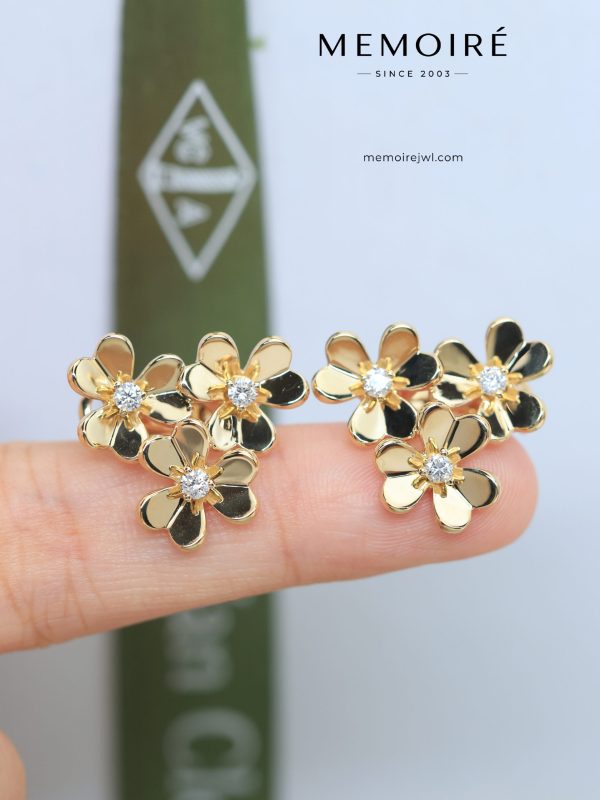 MEMOIRÉ 18K Yellow Gold Diamond Flower Cluster Stud Earrings