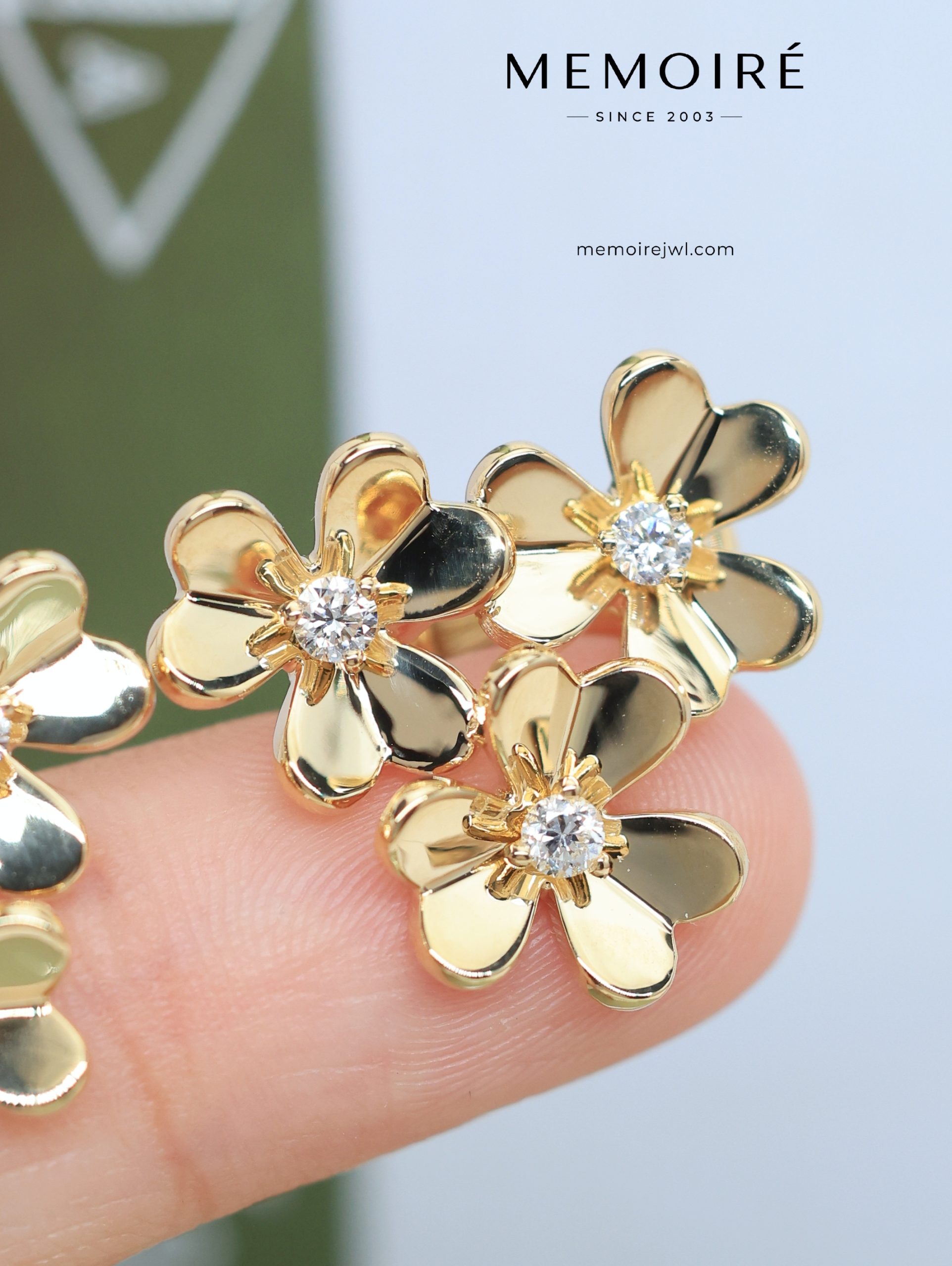 MEMOIRÉ 18K Yellow Gold Diamond Flower Cluster Stud Earrings - Image 3