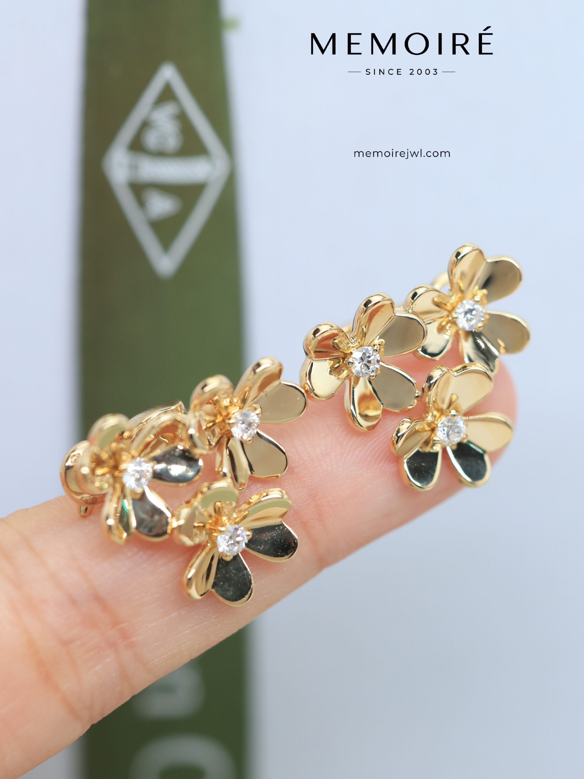 MEMOIRÉ 18K Yellow Gold Diamond Flower Cluster Stud Earrings - Image 4